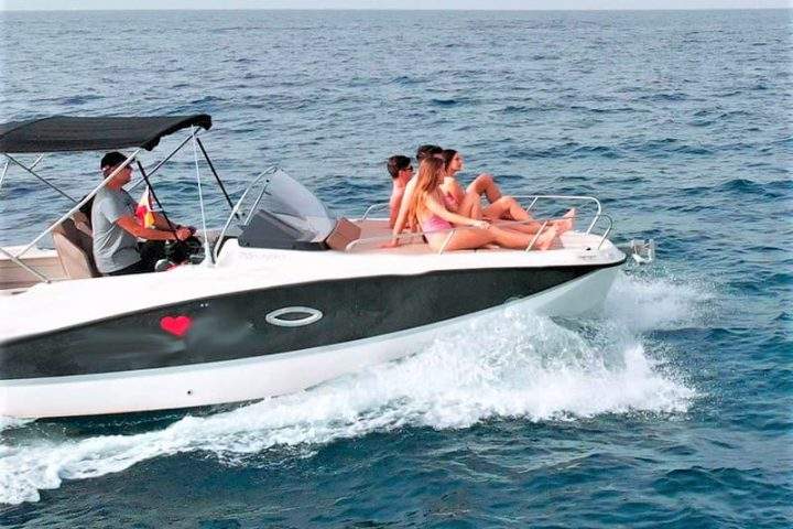 Alquiler de barco a motor en Tenerife con Quicksilver 755 sin patrón - 335  