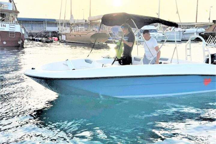 Alquiler de barco sin patrón en Tenerife sur con Bayliner E18 - 339  