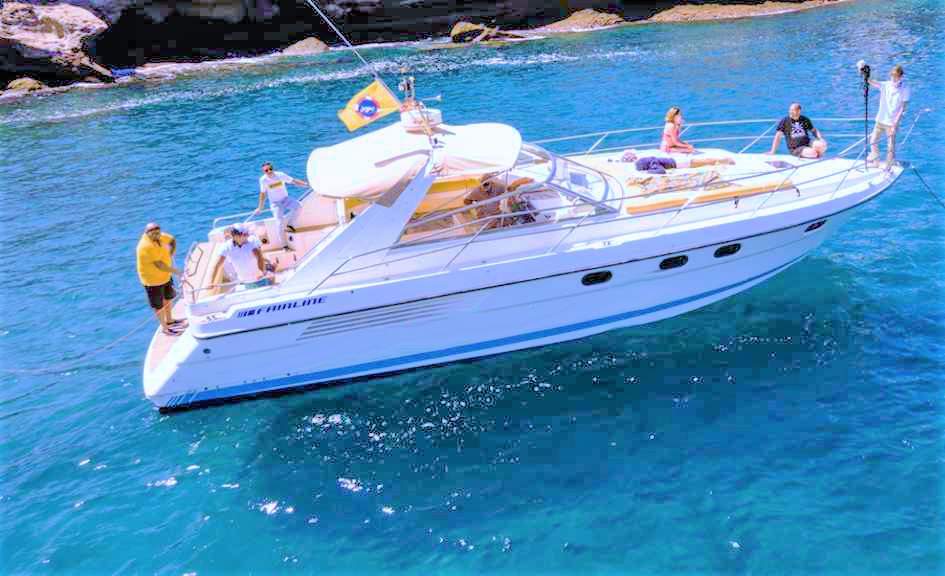 Alquiler de barcos a motor con capitán en Tenerife con Fairline 42