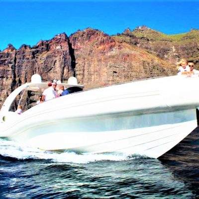 			Lancha Gigante de 60 pies para alquilar con capitan para grupos grandes en Tenerife Sur - Excursiones privadas en barco desde Playa de Las Américas 